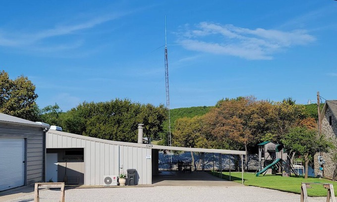 Graford Cabin | Best For Boats & Fishing π€ Big Parking Area + Upgrade Option To Private Dock ππΌββοΈ