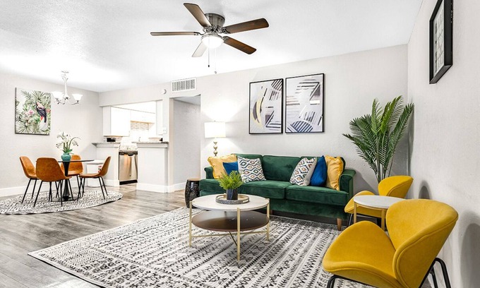 Arlington Apartment | Best Location Downtown | Mins from AT&T, Ranger Stadium & Six Flags