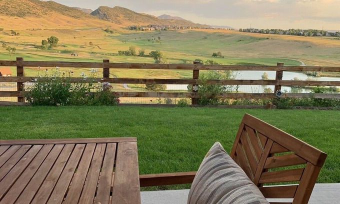 Ken Caryl Ranch North Plains House | Best of CO outdoor adventures! Private room for travel nurses/remote workers