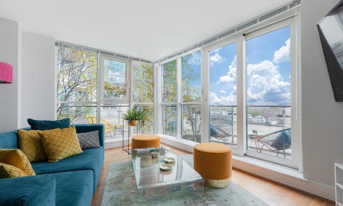 Vauxhall Apartment | BEST THAMES VIEW in TOWN! LARGE LUXXE NOMAD DESIGN FAMILY HOME