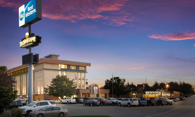 Clear Lake Hotel | Best Western Holiday Lodge