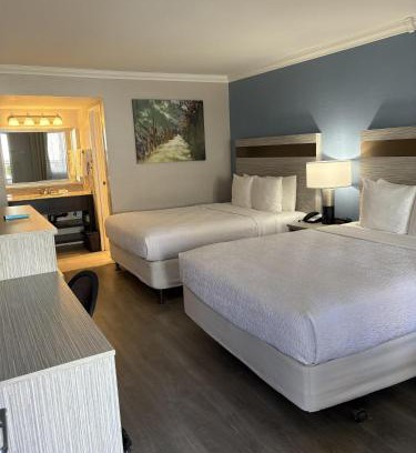 North Mountain Hotel | Best Western InnSuites Phoenix Hotel & Suites