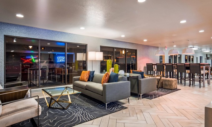 North Mountain Hotel | Best Western InnSuites Phoenix Hotel & Suites