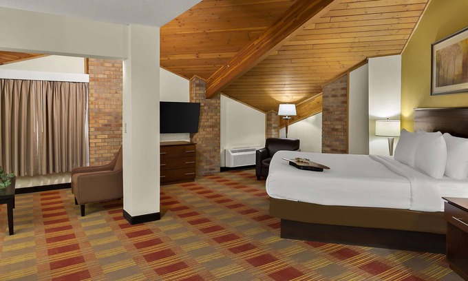 Hebron Hotel | Best Western Lakewood Inn