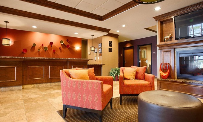 Burlington Hotel | Best Western Plus Carousel Inn & Suites