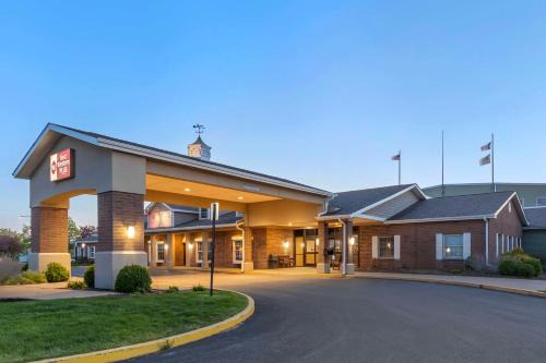 Quad Cities Hotel | Best Western Plus Steeplegate Inn