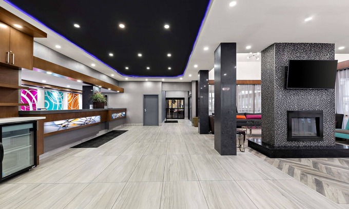 Black Creek Hotel | Best Western Plus Toronto North York Hotel & Suites