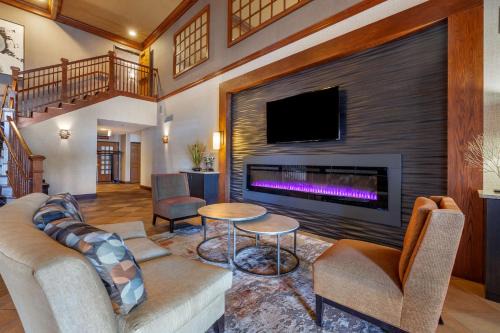 Neenah Hotel | Best Western Premier Bridgewood Hotel Resort