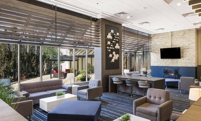 Calgary Hotel | Best Western Premier Calgary Plaza Hotel & Conference Centre