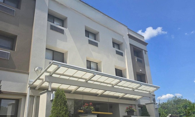Flower Hill Hotel | Best Western Roslyn-Long Island Hotel
