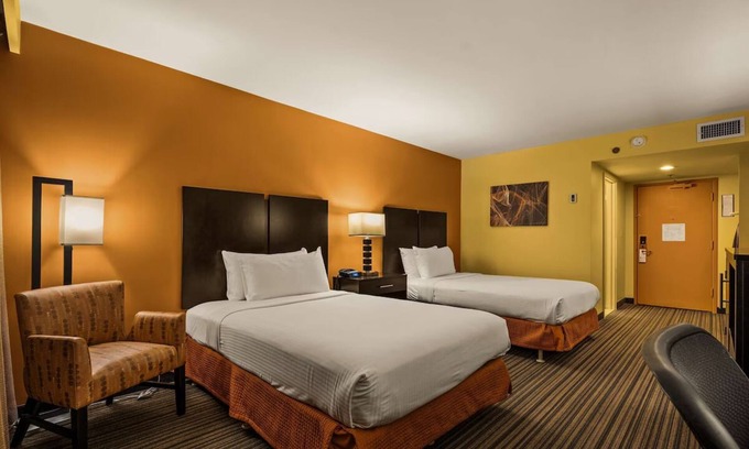 Western Honolulu House | Best Western The Plaza | Standard Room 2 Double Beds | Free Breakfast & Shuttle