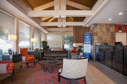 Raisin Hotel | Best Western Village Inn