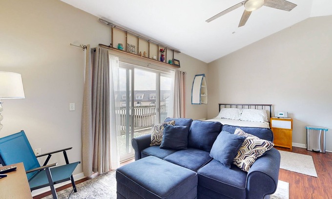 Bethany Beach Apartment | Bethany Beach Inn studio with kitchenette, fast WiFi & furnished balcony