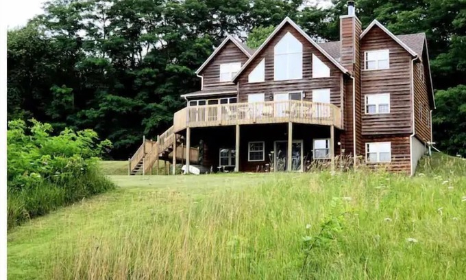 North Freedom House | Betsy's Hideaway, Unique Timber Frame home