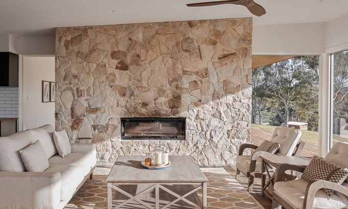 Black Mountain House | Betty - Black Mountain House