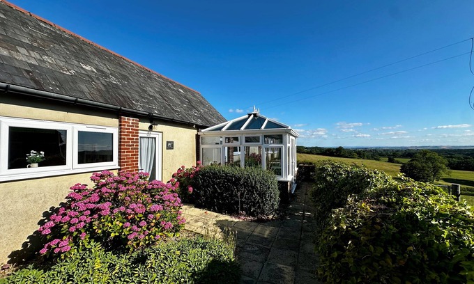 East Chelborough House | Betty's Barn - sleeps 5 guests in 3 bedrooms