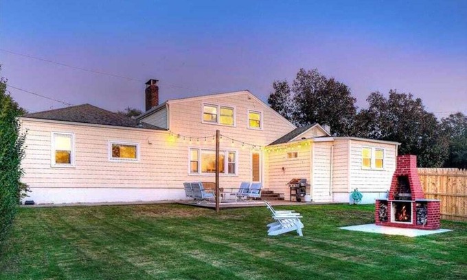 Easton's Point House | Between Beaches Summa