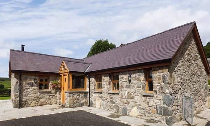 Cwmtirmynach Cottage | BEUDY, pet friendly, with open fire in Llangwm