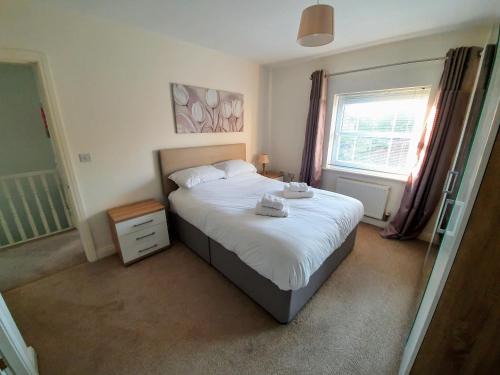 Beverley House | Beverley Central Townhouse Free Parking Sleeps 8
