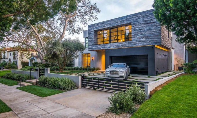 The Flats Villa | Beverly Hills Majestic Modern Mansion