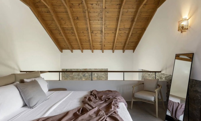 Pella Region House | BH1004 - C - Suite Magnisia