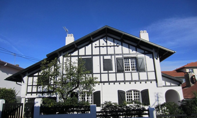 Biarritz Villa | BIARRITZ, Large Basque villa, close to the ocean, golf course and town center, in a quiet location.