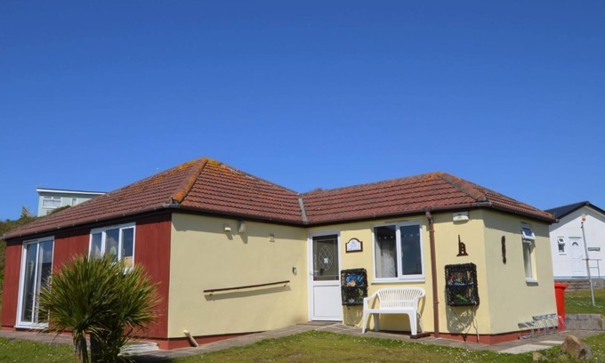 Hayle Cottage | Bide a wee is a chalet to enjoy the surrounding dunes and spectacular views across Hayle Estuary