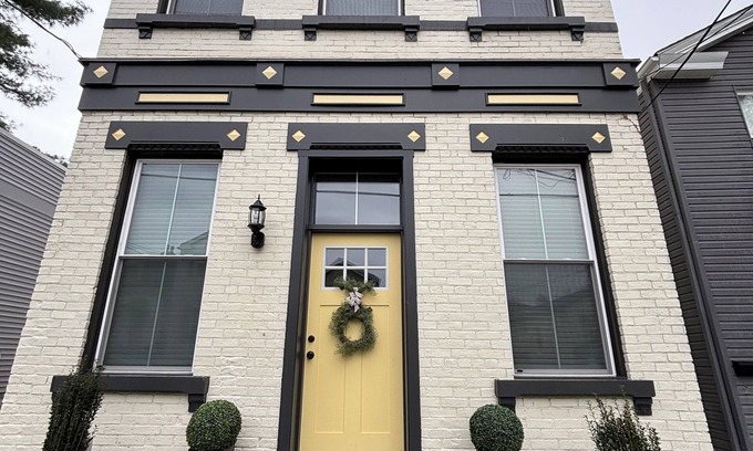 Ludlow House | BIG ASH HOUSE nHistoric Ludlow Beauty ! Overlooking the Ohio River