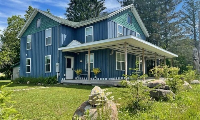 Hartwick House | Big Blue - 8 bedroom/8 baths, Recent renovation, 10 minute to Dreams Park