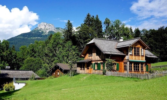 Altaussee House | BIG, BRIGHT - LIVING PURE!
