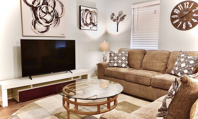 Jacksonville House | Big Central Modern Cozy 5 miles to Camp Lejeune, Walk-in to shops and dinning