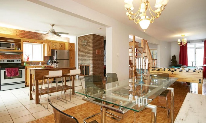 Cote-Saint-Paul House | Big Cozy House