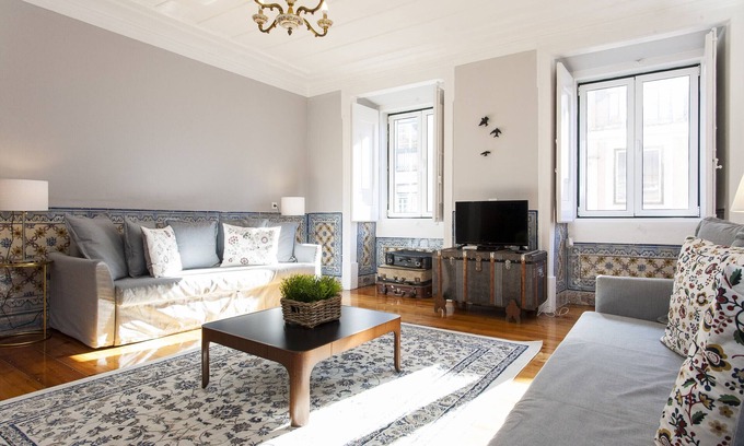 Encarnacao Apartment | Big Flat w/Terrace up to 22guests by Central Hill