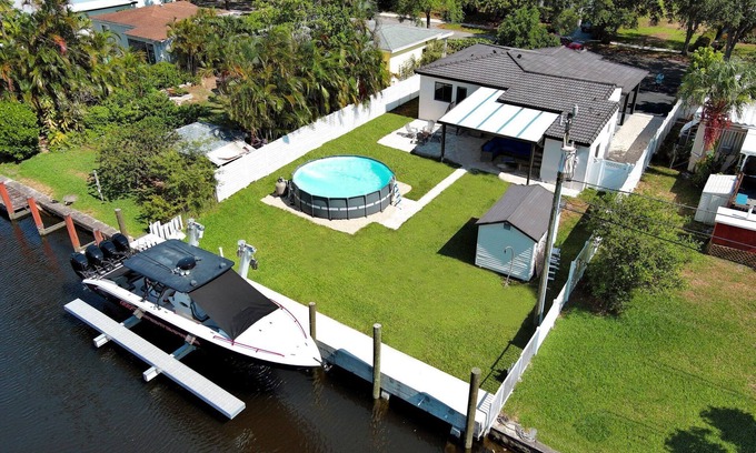South New River Isles House | Big Fun! 3 Bd Pool House on the Water