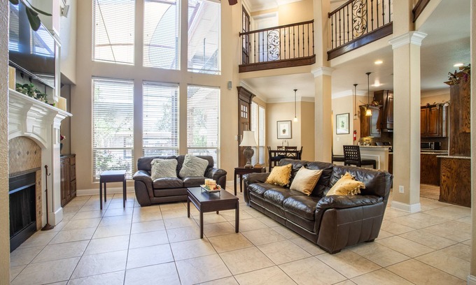 Dallas County House | Big House Big Patio with hot tub
