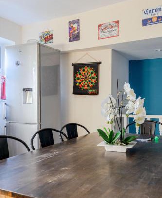 Abbey House | BIG House close to Metro Underground - Sleeps up to 13