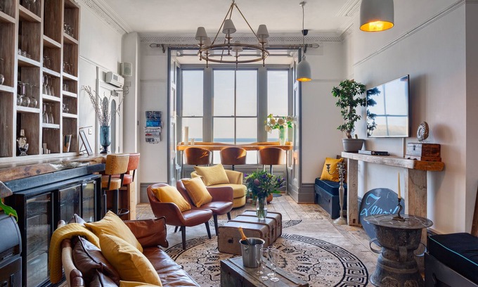 St Leonards-On-Sea House | Big House for Big Occasions! Ideal for luxury large get-togethers. Sleeps 16/18.