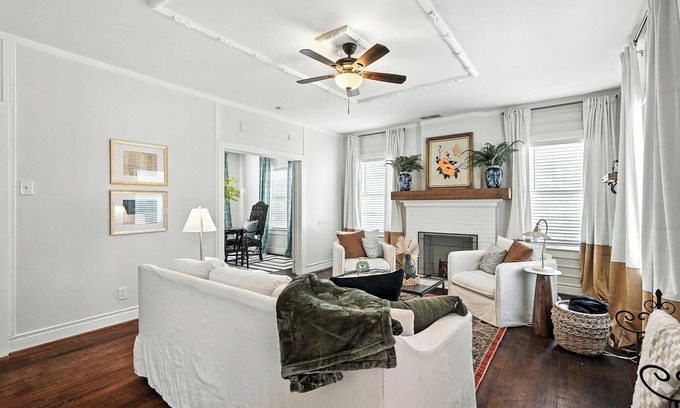 Sayles Blvd. Area House | Big House on Highland: Your Country Escape