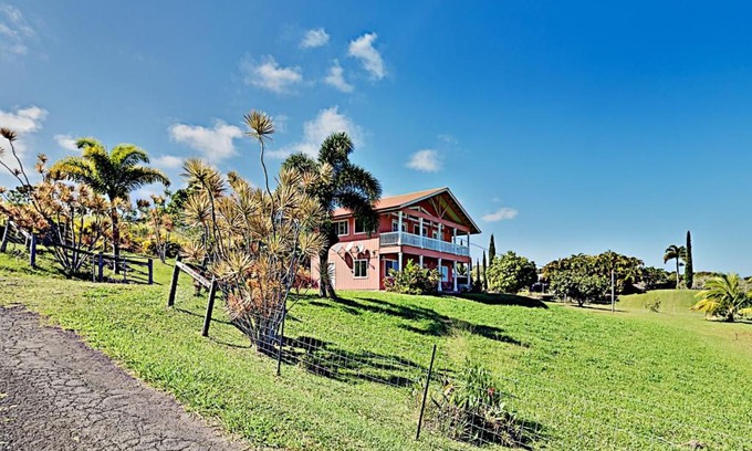 Ninole House | Big Island Getaway, Ocean View Paradise