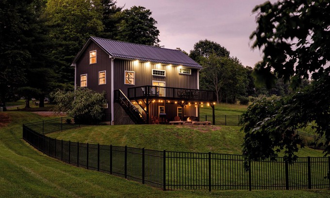 Howard House | Big Oak Retreat -10 min to Kenyon - 18th century barn