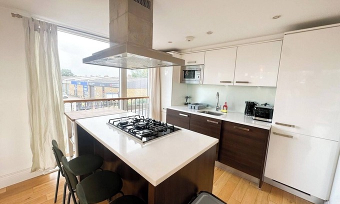 Brixton Hill Apartment | Big penthouse in Clapham