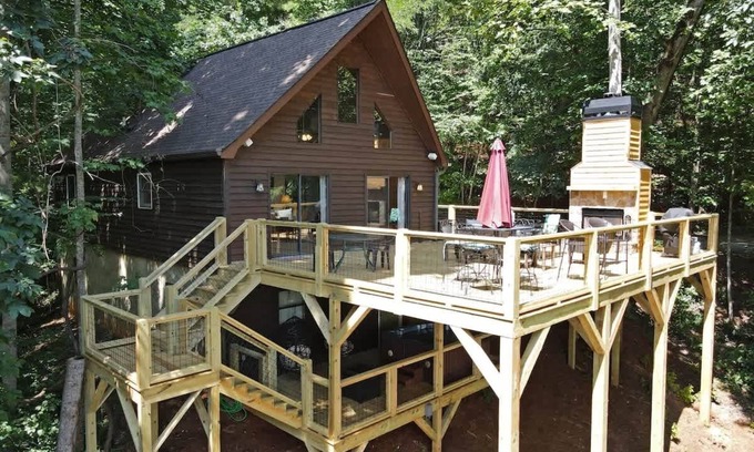 Choestoe Cabin | Big Pine - Mountain view, pet friendly, hot tub