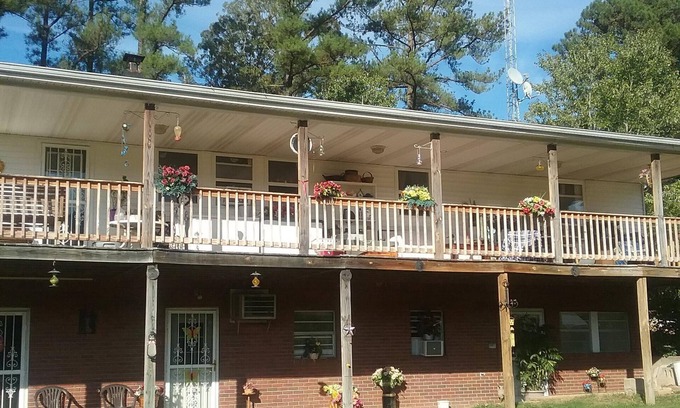 Big Sandy House | Big Sandy, TN, Sleeps 8