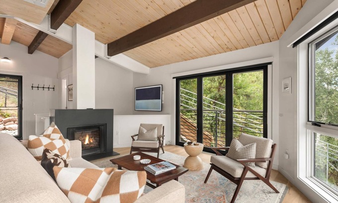 Aspen Condo | Big Savings, More Nights! 15% off 3 night stays thru Dec 14