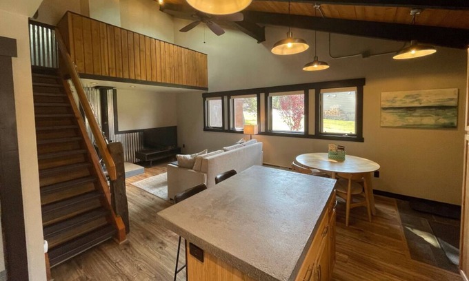 Big Sky Condo | Big Sky Cozy Condo - Town Center, community pool/hot tub/sauna