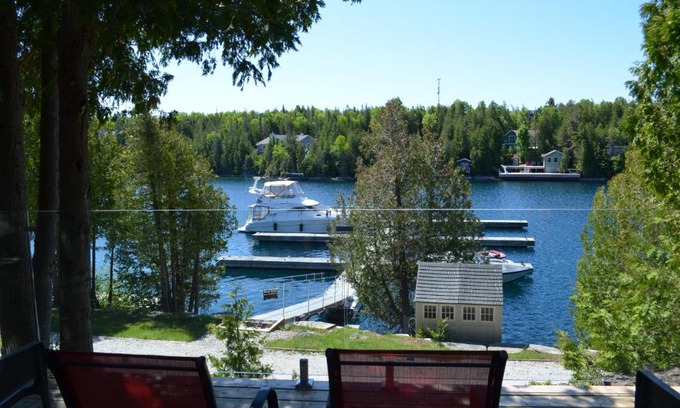Tobermory Hotel | Big Tub Resort & Marina