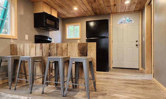 Luther Cabin | Bigger on the Inside - Tiny House with 20 acres