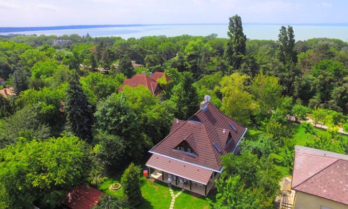 Balatonakarattya House | Biker Holiday Home