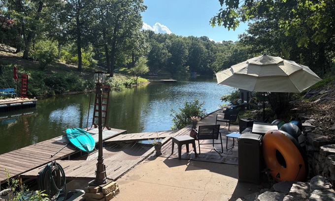Bella Vista Apartment | Biking and hiking getaway close to trails and on lake