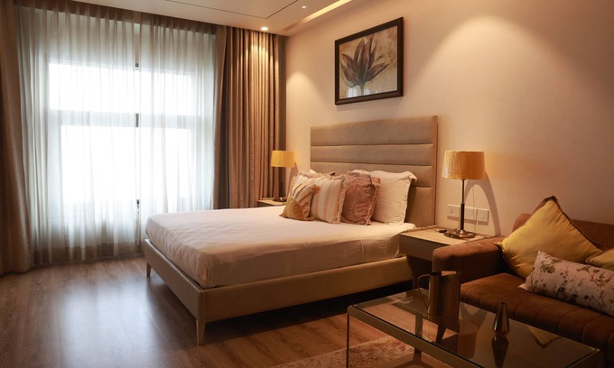 Gurugram Apartment | Bilbo Baggin's charming Gurugram Studio with WiFi, AC & a personality